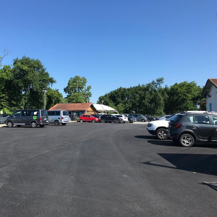Parking extérieur sécurisé proche de l’aéroport