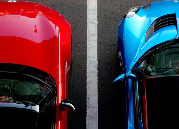 voiture rouge voiture bleue